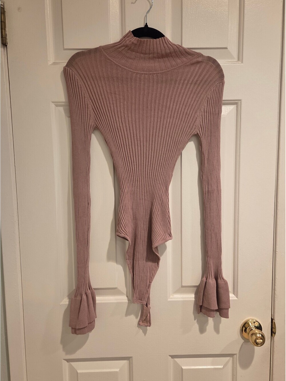 Free people small - Women's Pink Ribbed Long Sleeve Bodysuit with Ruffle Cuffs